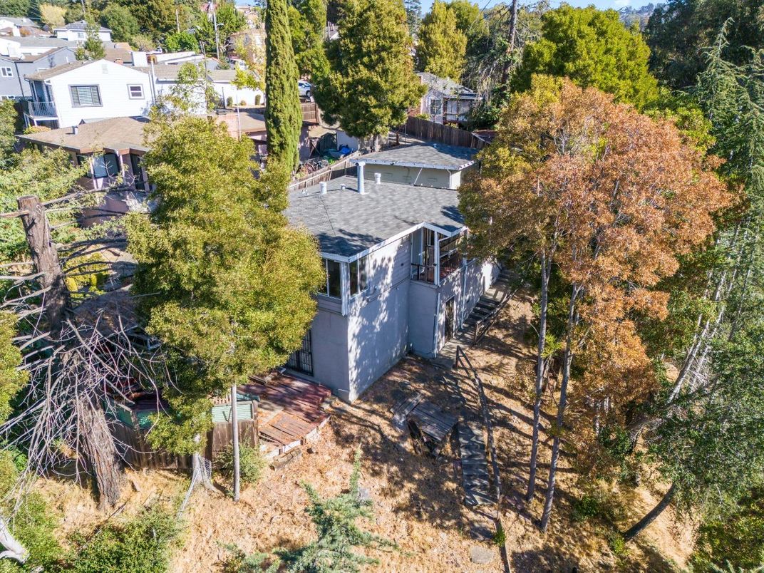 Exterior, Drone
