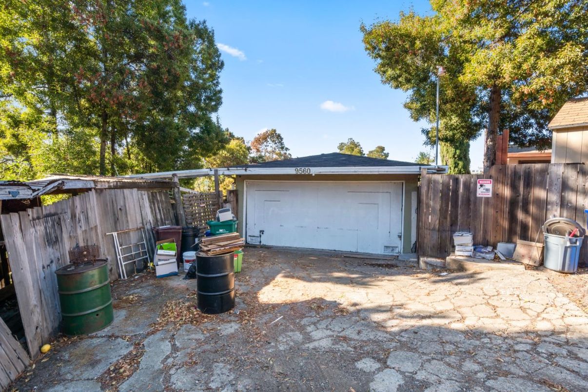 Detached Garage, Exterior
