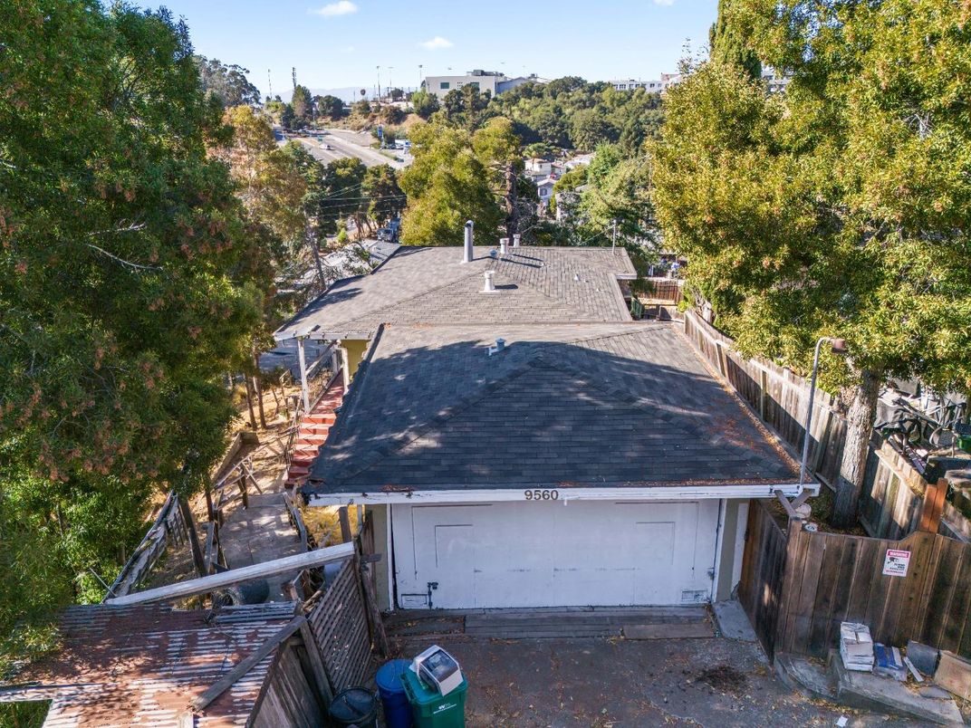 Exterior, Drone