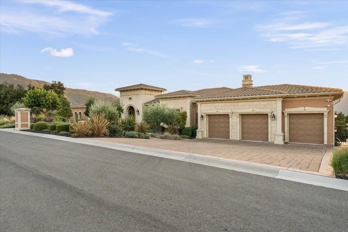 Attached, Exterior, Facade, Mediterranean