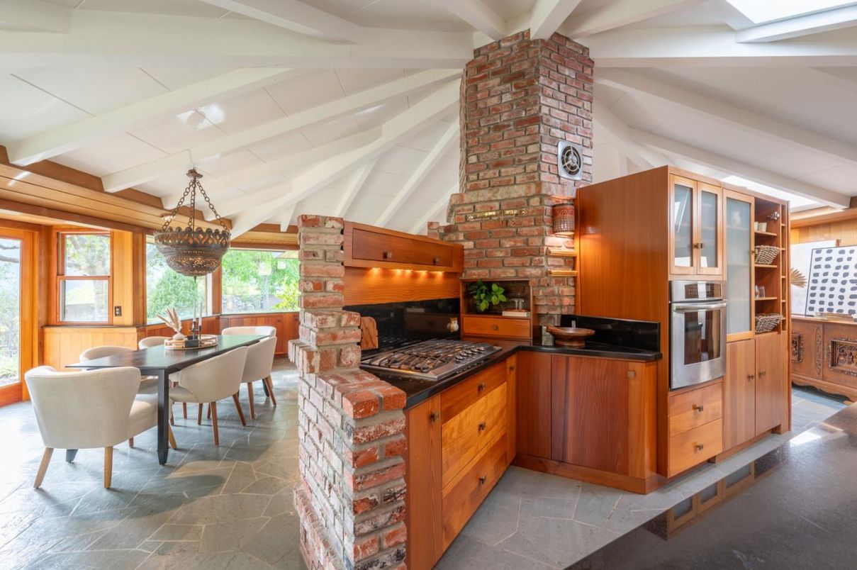 Dining room, Interior, Kitchen, Pendant Lights, Stainless Steel Appliances