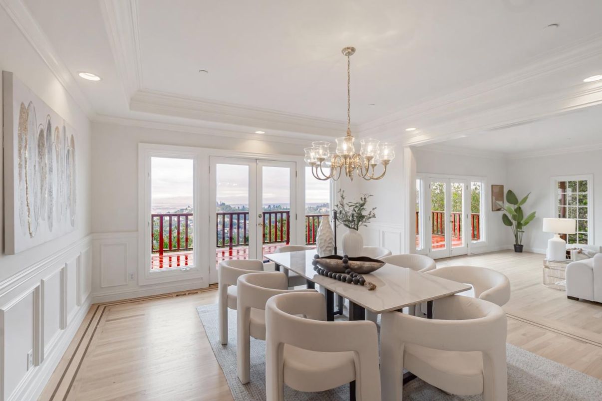 Chandelier, Dining room, Interior, Living room, Recessed Lighting, Wood Texture Flooring