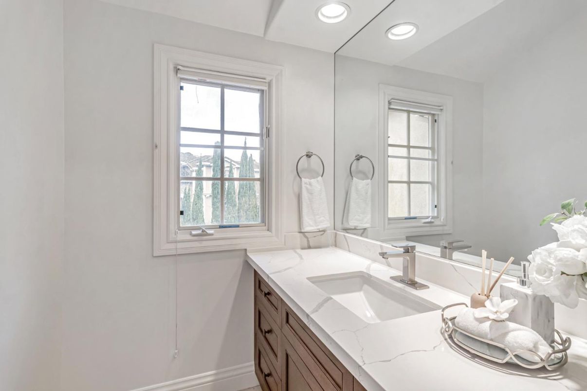 Bathroom, Dual Sink Vanities, Interior, Recessed Lighting