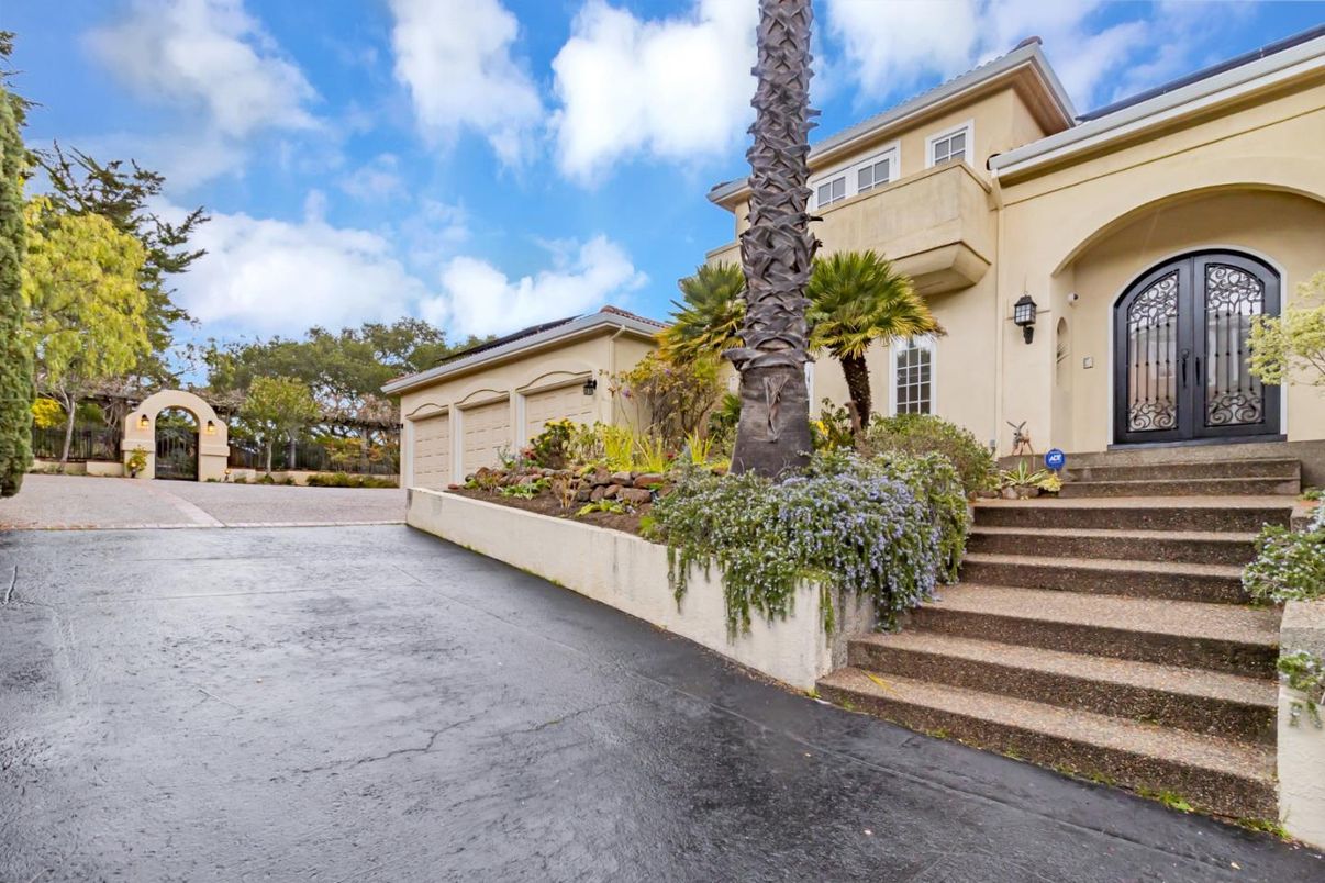 Attached, Exterior, Facade, Mediterranean