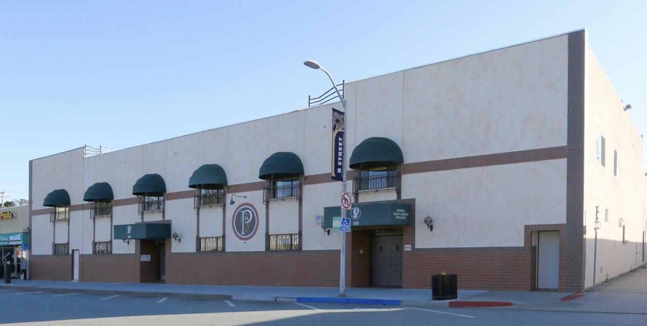 Exterior, Facade, Modern