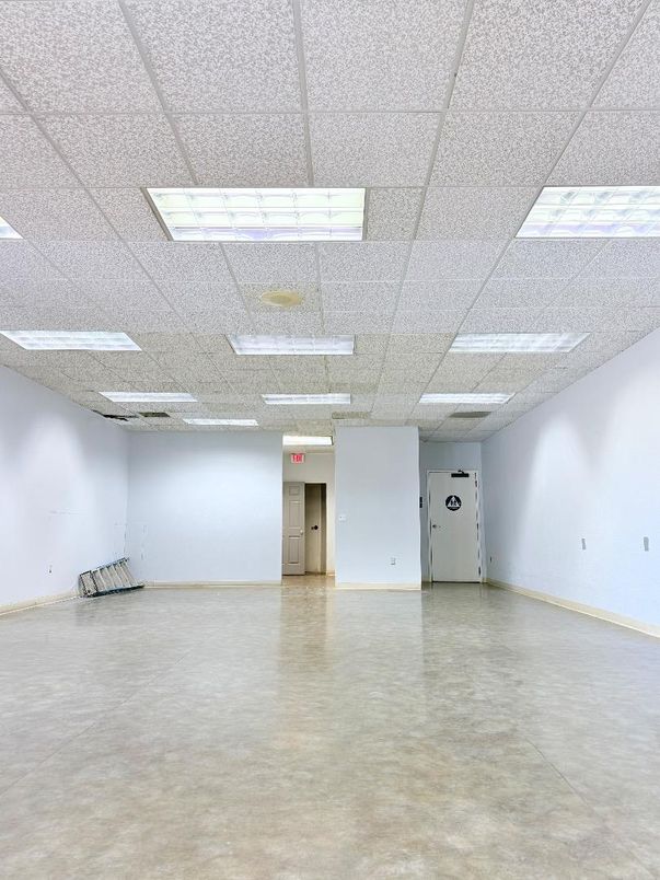 Empty room, Interior, Recessed Lighting