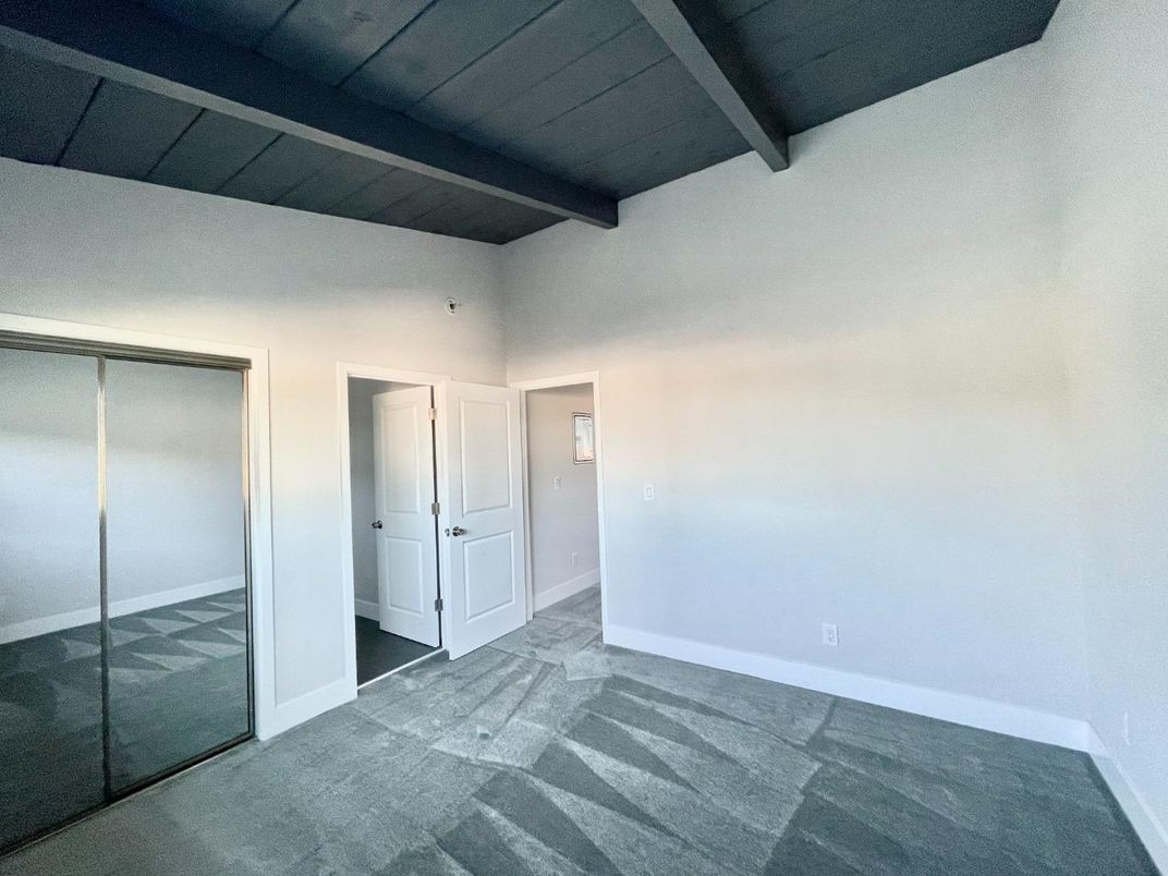 Empty room, Interior, Wooden Beams