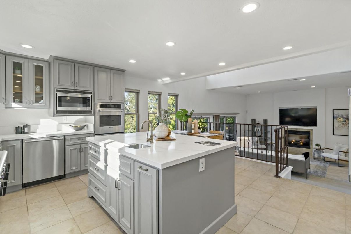 Dining room, Interior, Kitchen, Recessed Lighting, Stainless Steel Appliances