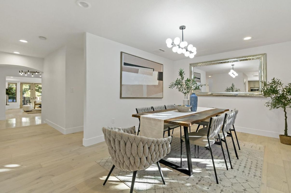 Chandelier, Dining room, Interior, Recessed Lighting, Wood Texture Flooring