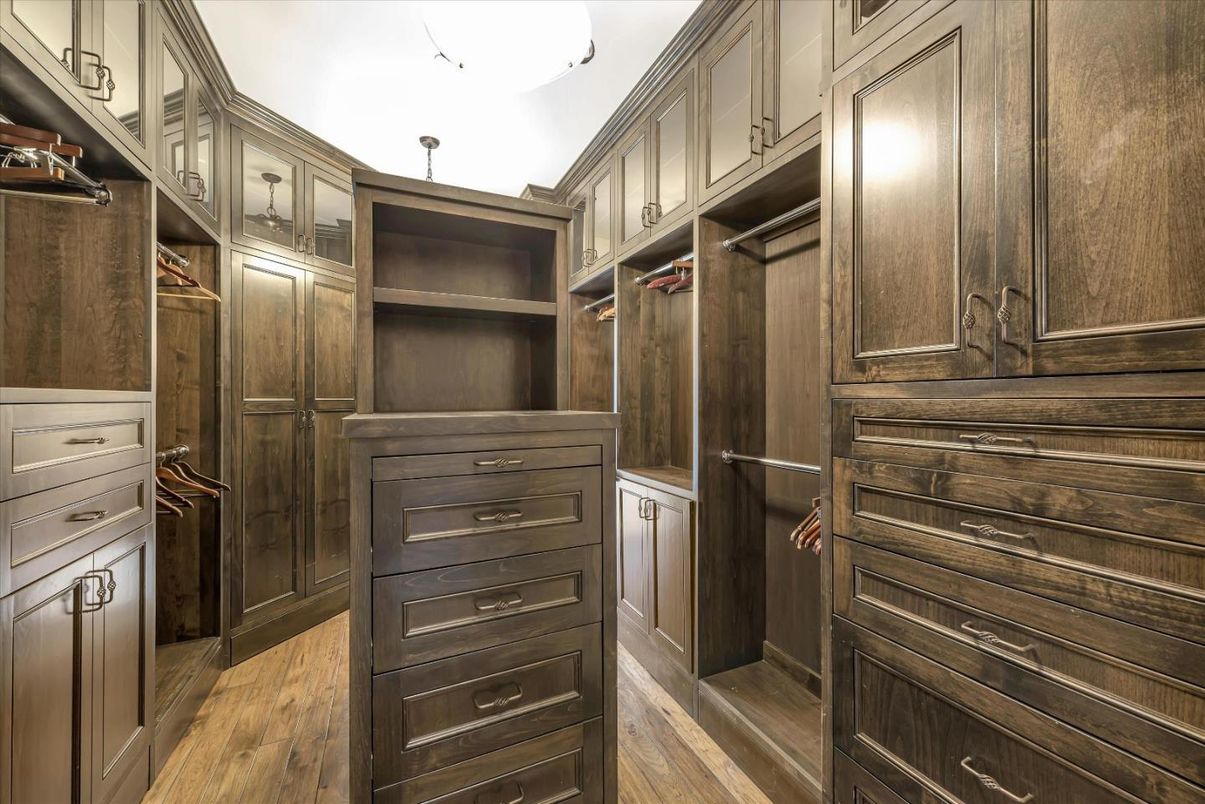 Interior, Walk-in Closets, Wood Texture Flooring