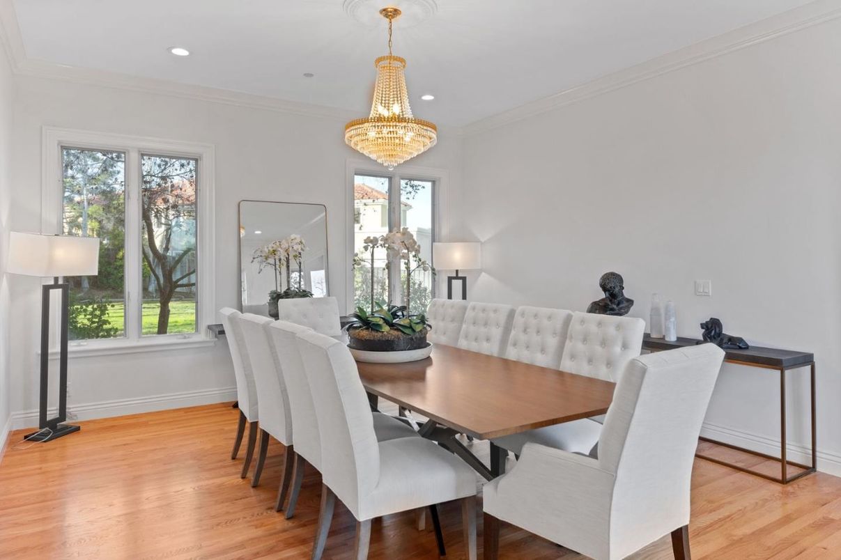 Chandelier, Dining room, Interior, Recessed Lighting, Wood Texture Flooring
