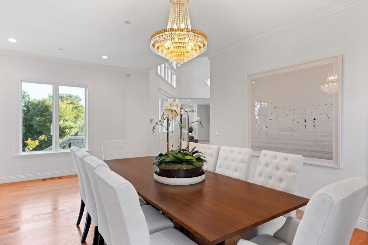 Chandelier, Dining room, Interior, Recessed Lighting, Wood Texture Flooring
