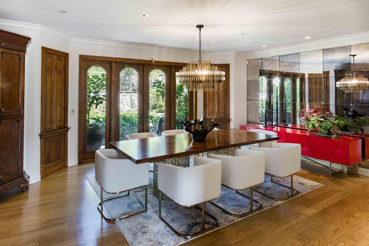 Chandelier, Dining room, Interior, Recessed Lighting, Wood Texture Flooring