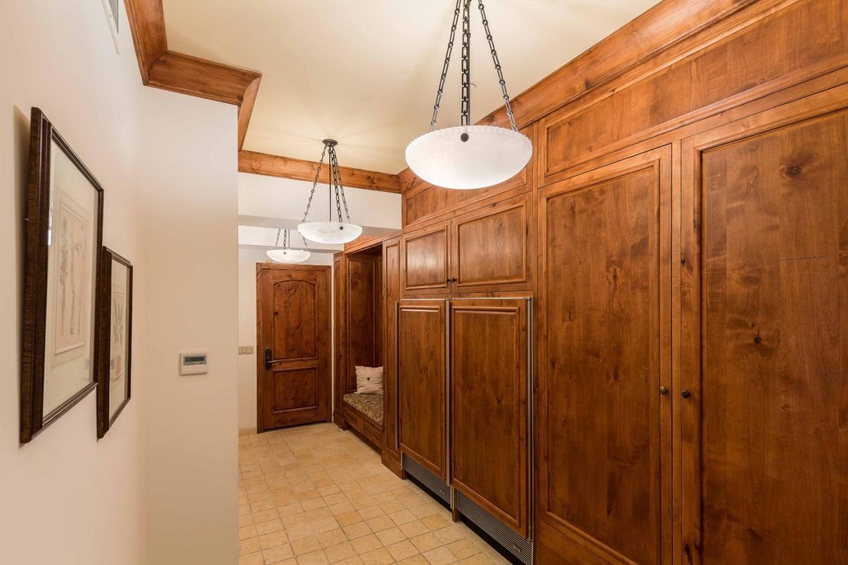 Interior, Pendant Lights, Wooden Walls