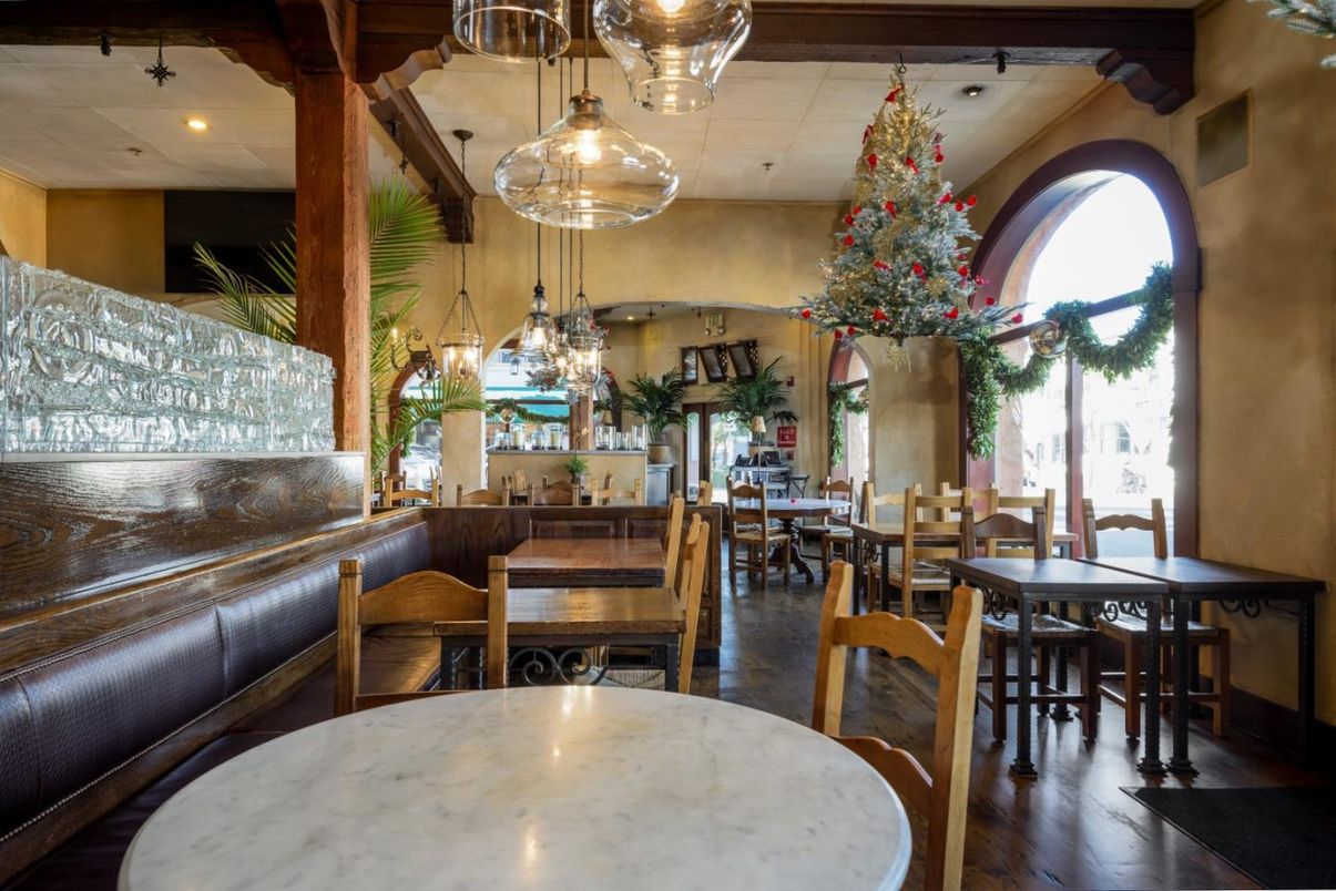 Chandelier, Dining room, Interior, Pendant Lights, Recessed Lighting, Wood Texture Flooring