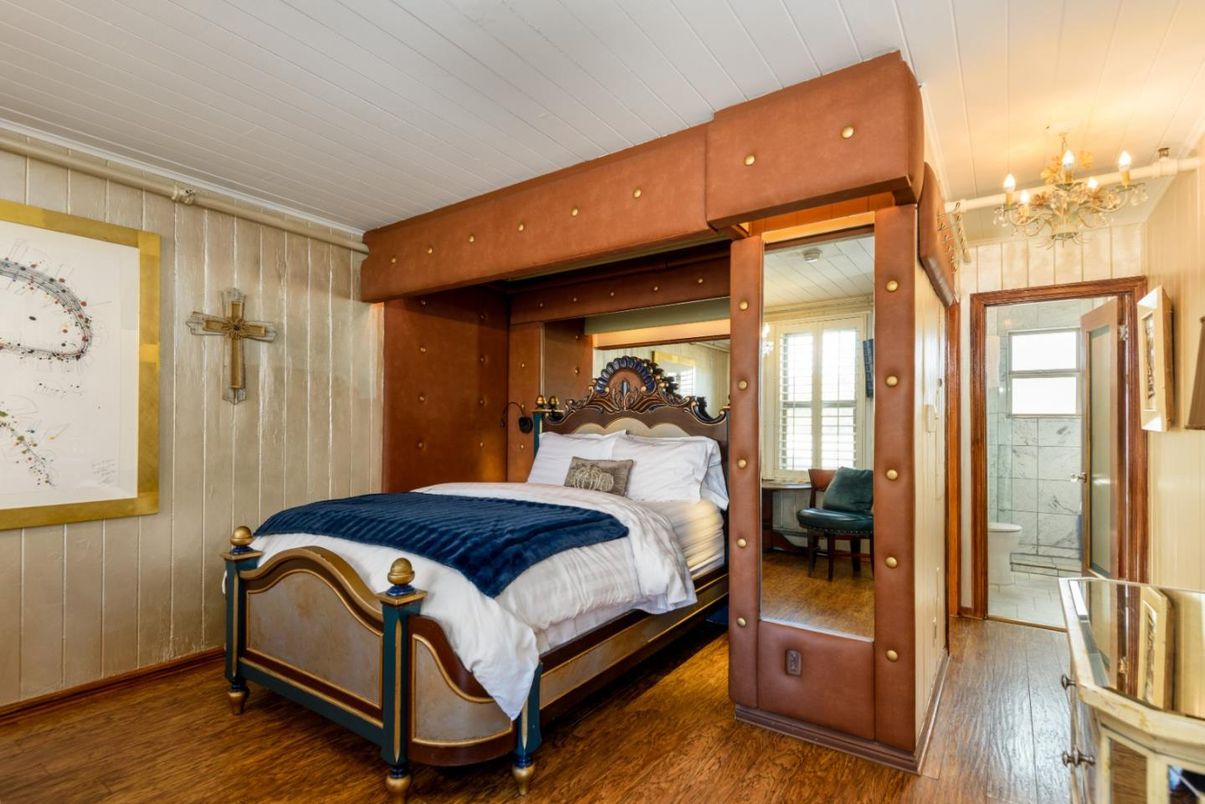 Bathroom, Bedroom, Chandelier, Interior, Recessed Lighting, Wood Texture Flooring