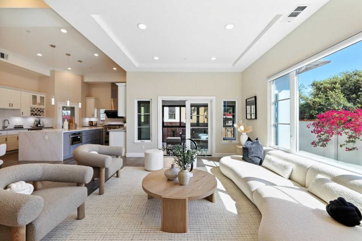 Interior, Kitchen, Living room, Pendant Lights, Recessed Lighting, Stainless Steel Appliances