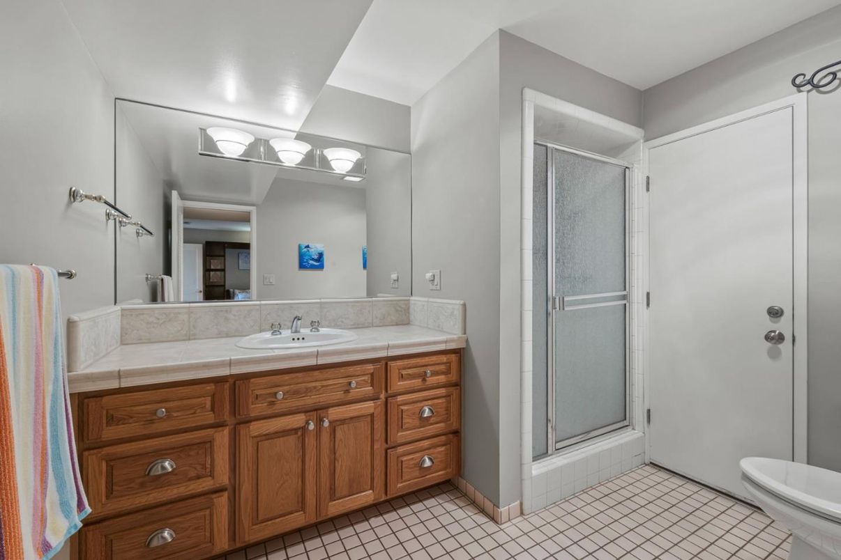 Bathroom, Interior, Tile Countertops