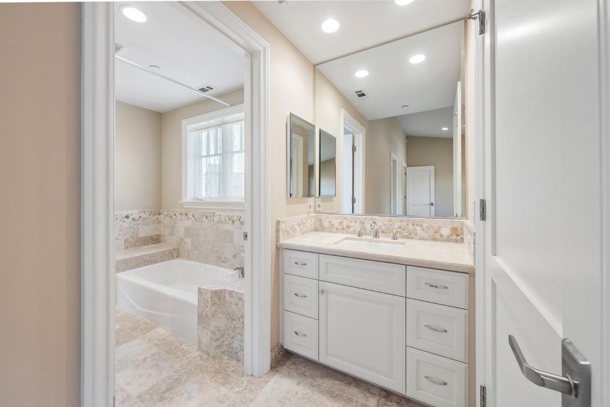 Bathroom, Interior, Recessed Lighting