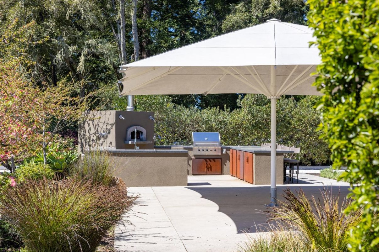 Exterior, Outdoor Kitchen