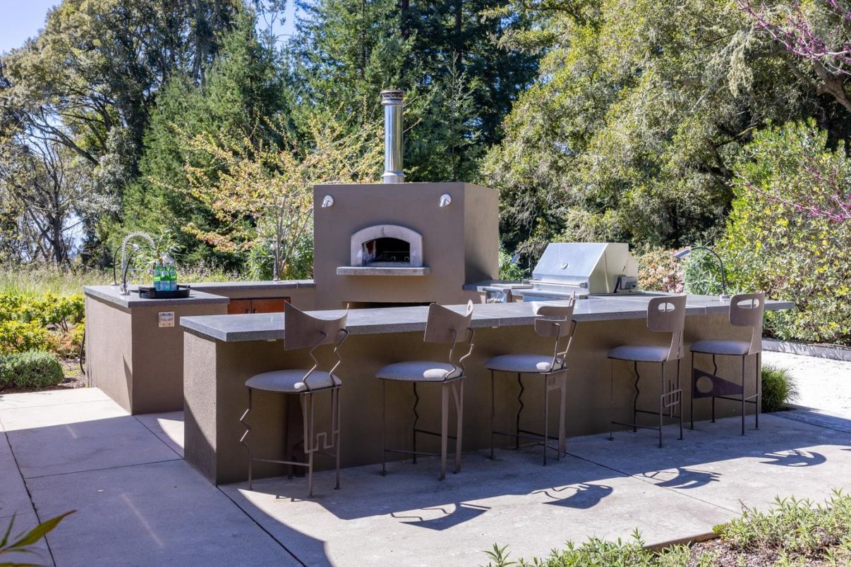 Exterior, Outdoor Kitchen