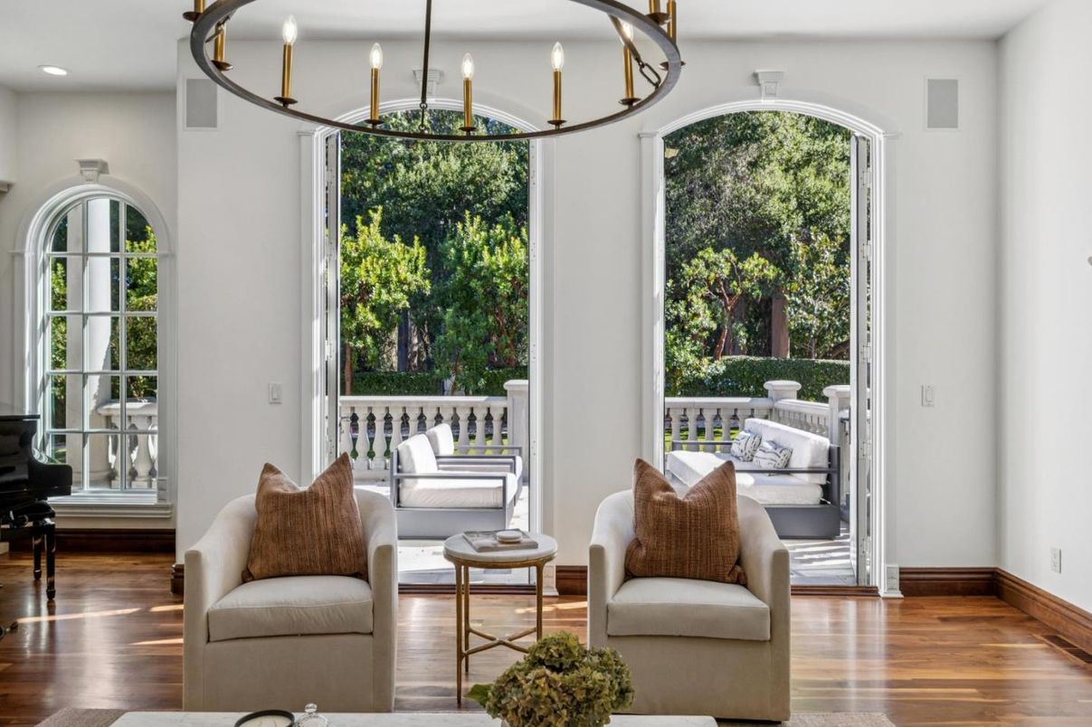 Interior, Living room, Pendant Lights, Recessed Lighting, Wood Texture Flooring