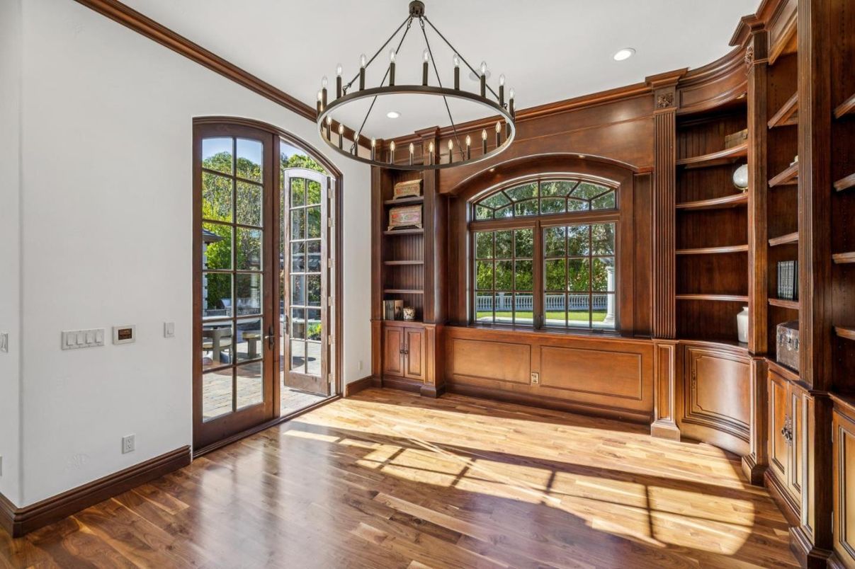 Chandelier, Interior, Recessed Lighting, Wood Texture Flooring