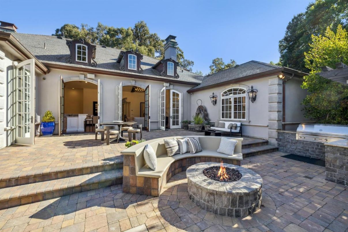 Exterior, Outdoor Kitchen