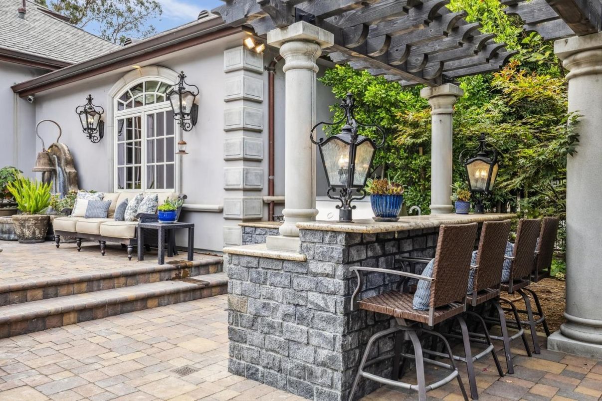 Exterior, Outdoor Kitchen