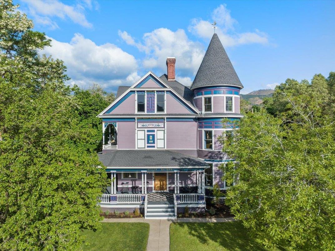 Backyard, Exterior, Facade, Queen Anne Victorian