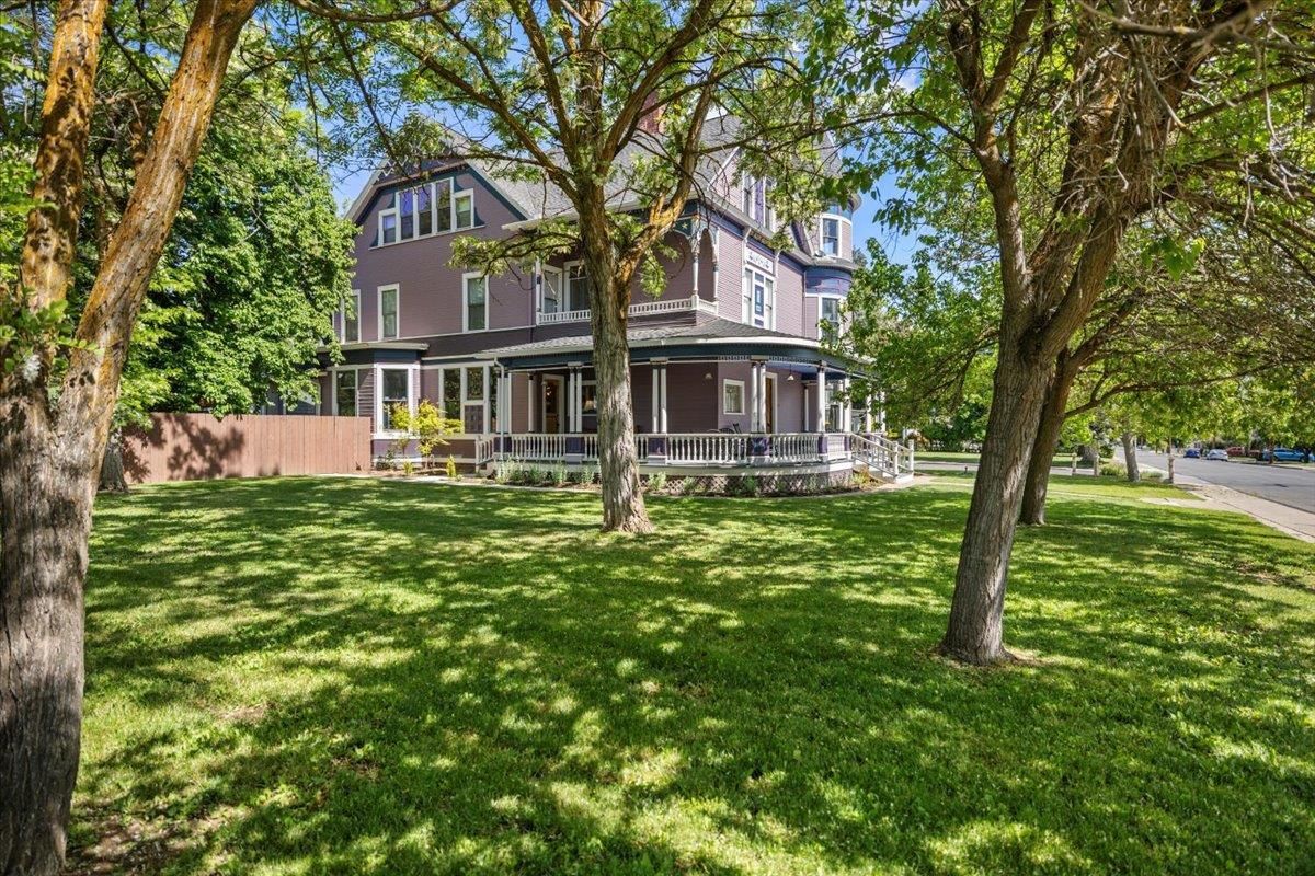 Backyard, Exterior, Facade, Queen Anne Victorian