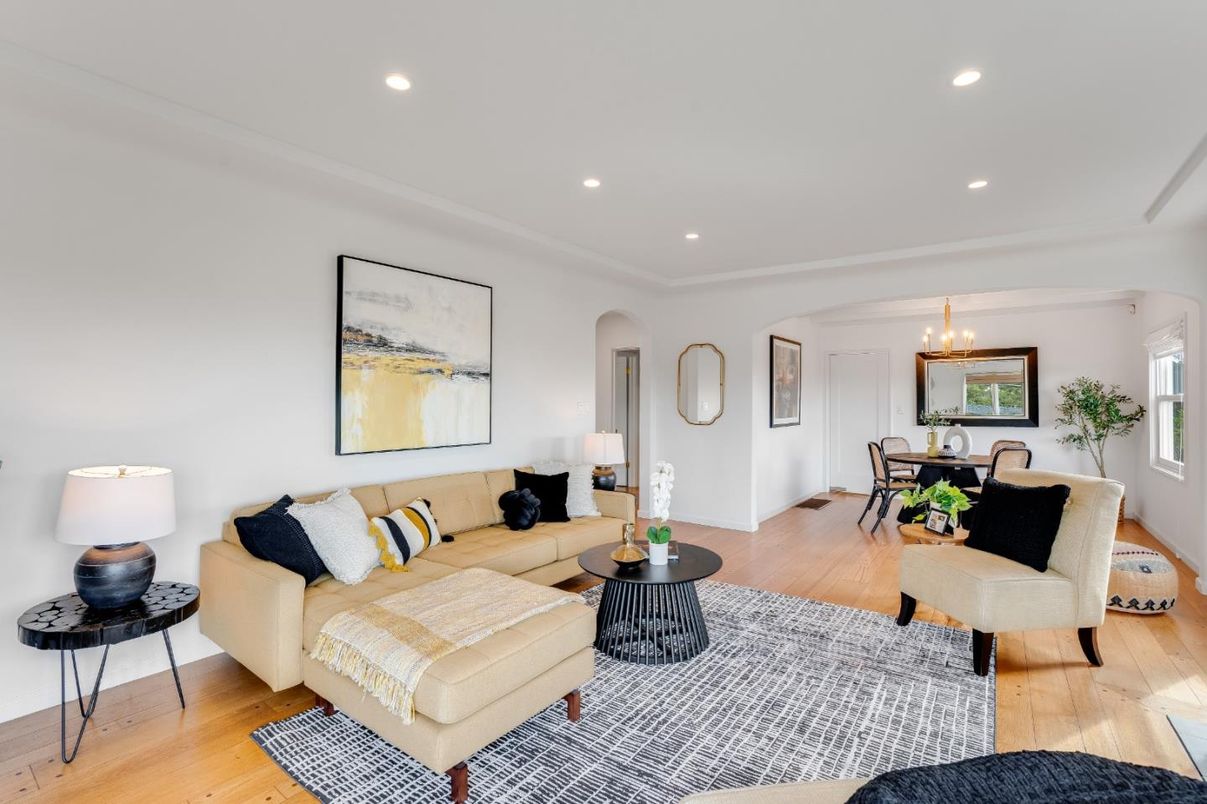 Chandelier, Dining room, Interior, Living room, Recessed Lighting, Wood Texture Flooring
