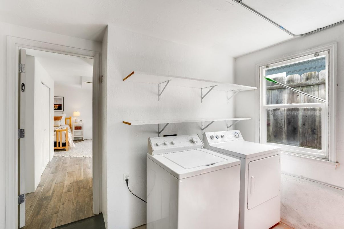 Interior, Utility Closets, Washer, Wood Texture Flooring