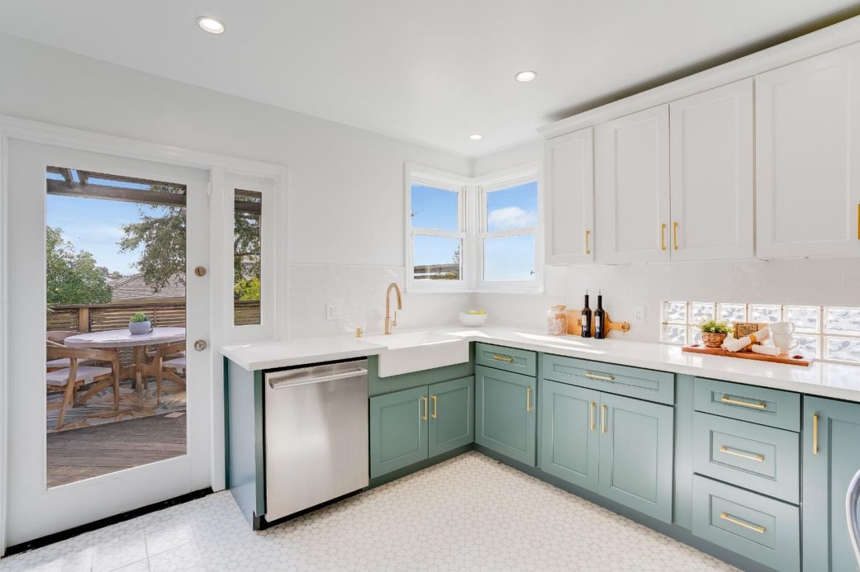 Dining room, Interior, Kitchen, Recessed Lighting, Stainless Steel Appliances