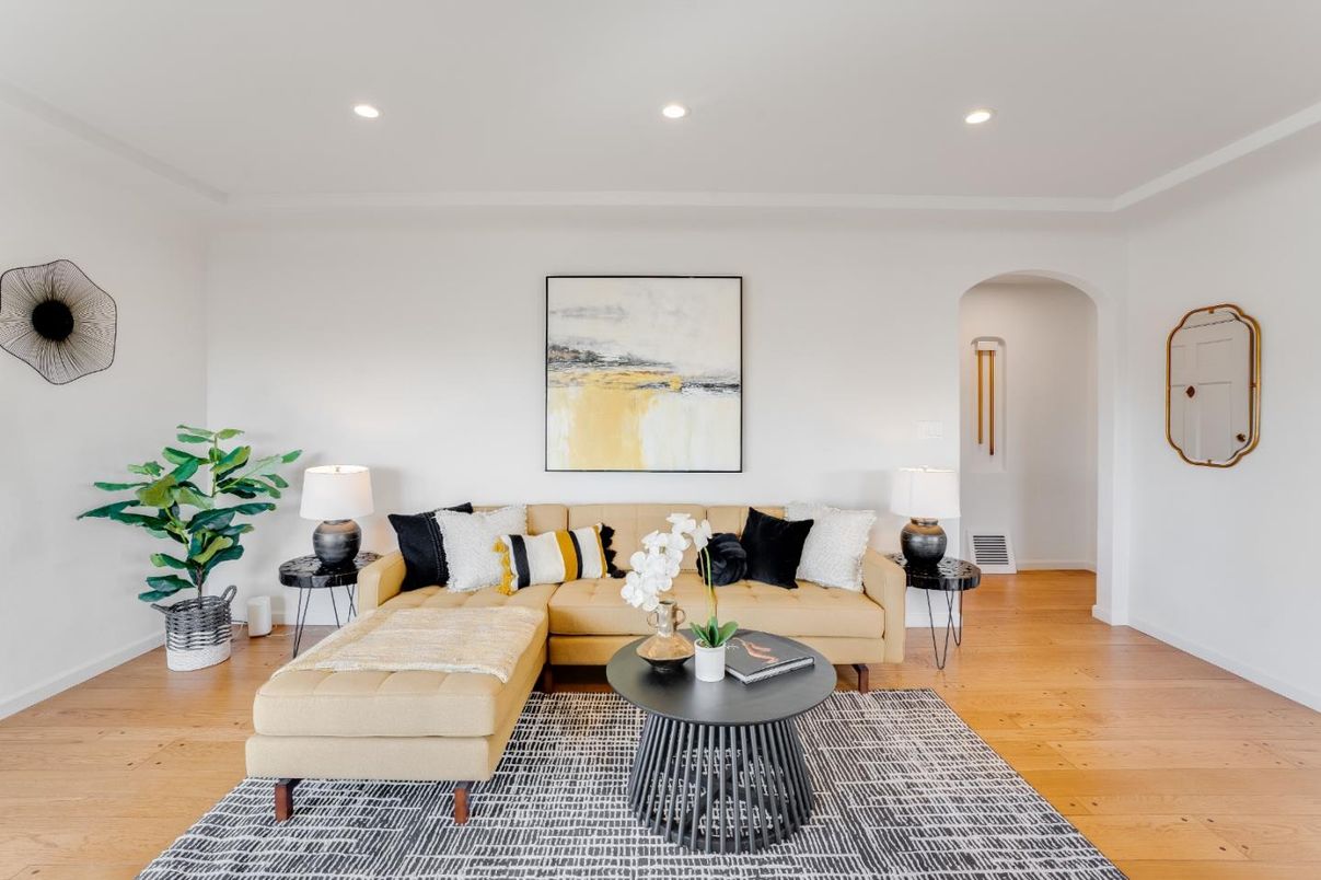 Interior, Living room, Recessed Lighting, Wood Texture Flooring