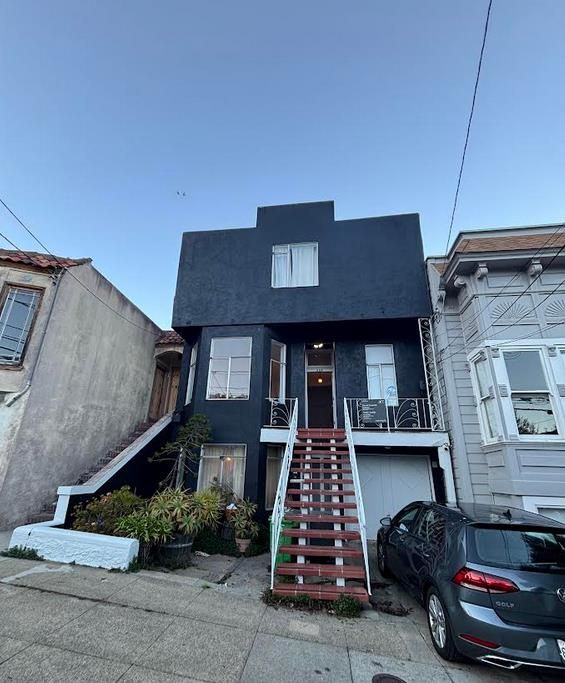 Exterior, Facade, Rowhouse