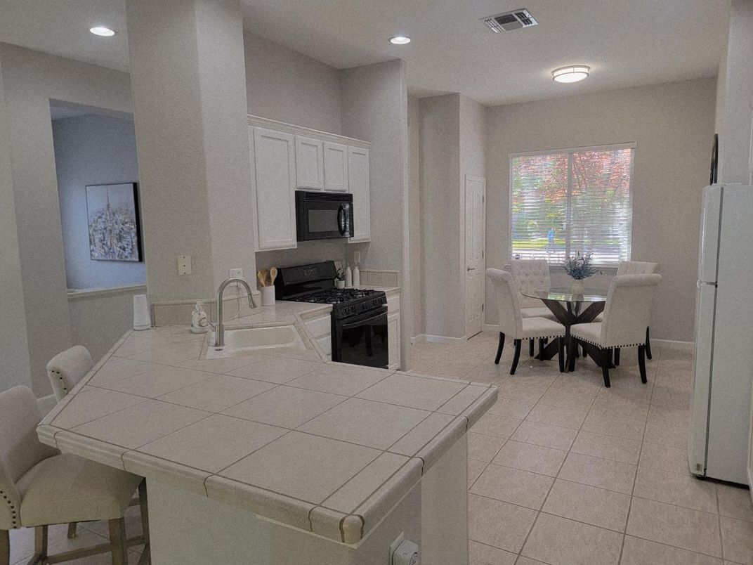 Dining room, Interior, Kitchen, Recessed Lighting, Tile Countertops