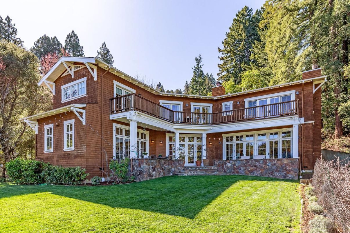 Backyard, Exterior, Facade, Brick Facade, Brick Traditional