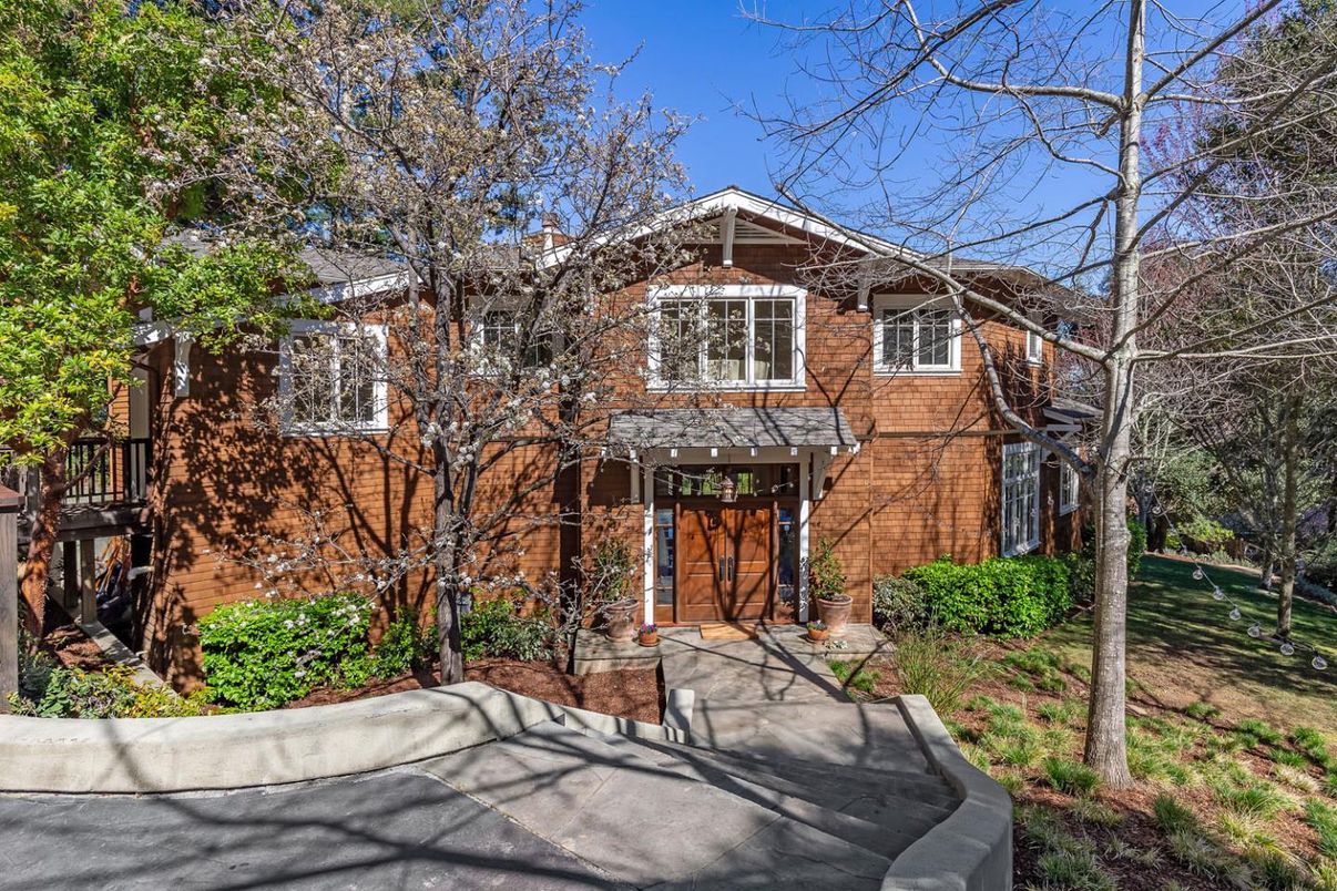 Exterior, Facade, Brick Facade, Rowhouse