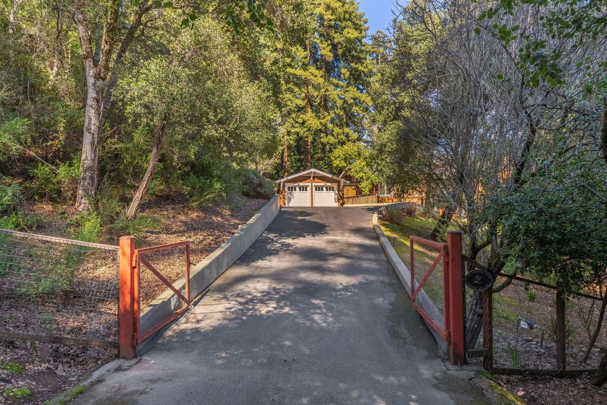 Detached Garage, Exterior
