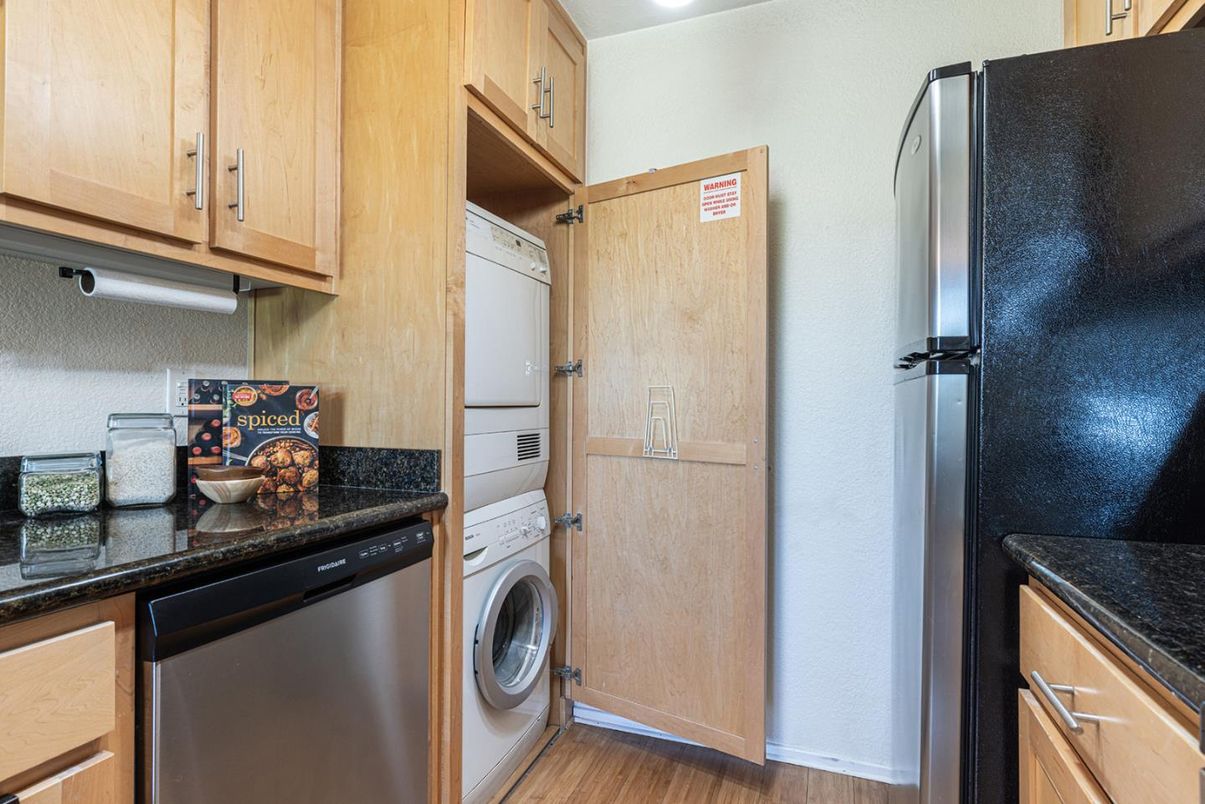 Interior, Washer, Wood Texture Flooring