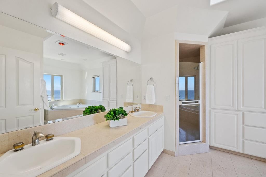 Bathroom, Dual Sink Vanities, Interior, Water