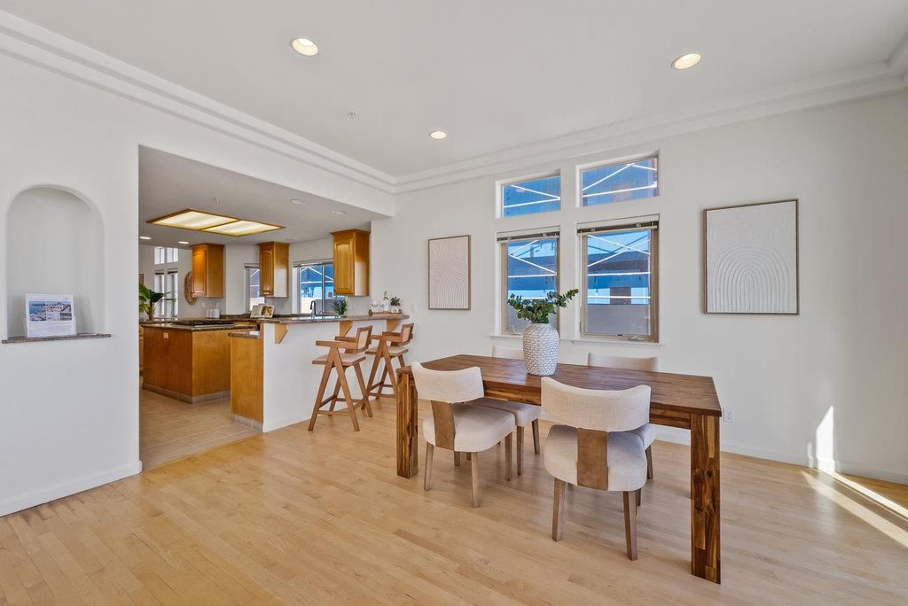 Dining room, Interior, Kitchen, Recessed Lighting, Wood Texture Flooring