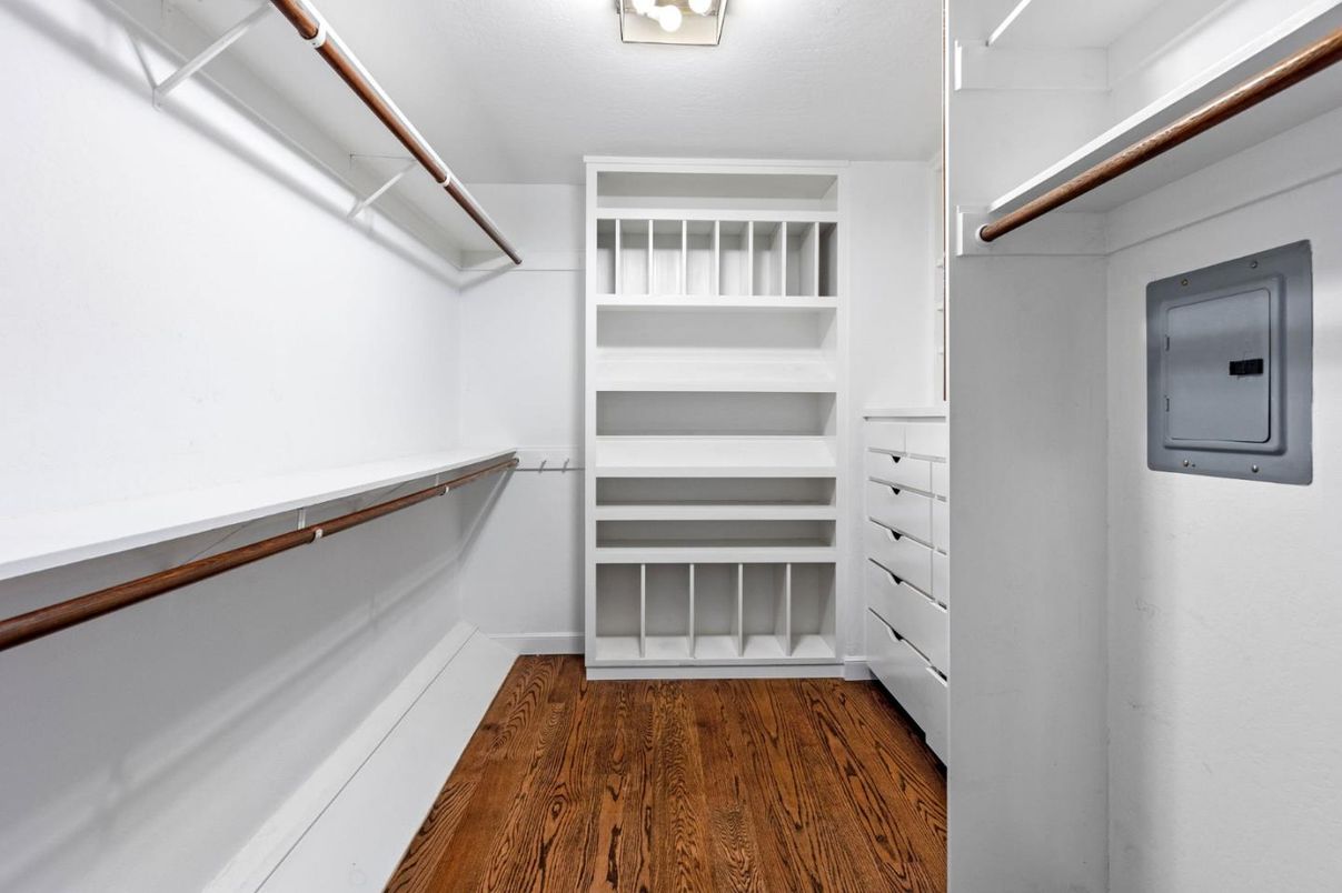 Interior, Walk-in Closets, Wood Texture Flooring