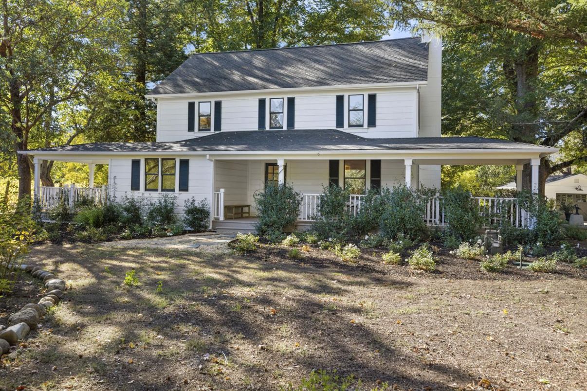 Exterior, Facade, American Foursquare
