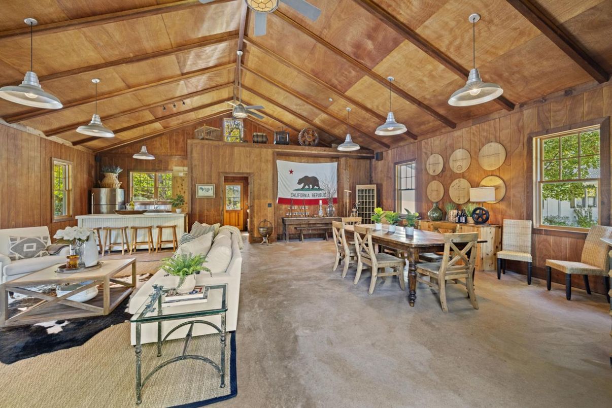 Dining room, Interior, Living room, Pendant Lights, Wooden Beams, Wooden Ceilings, Wooden Walls