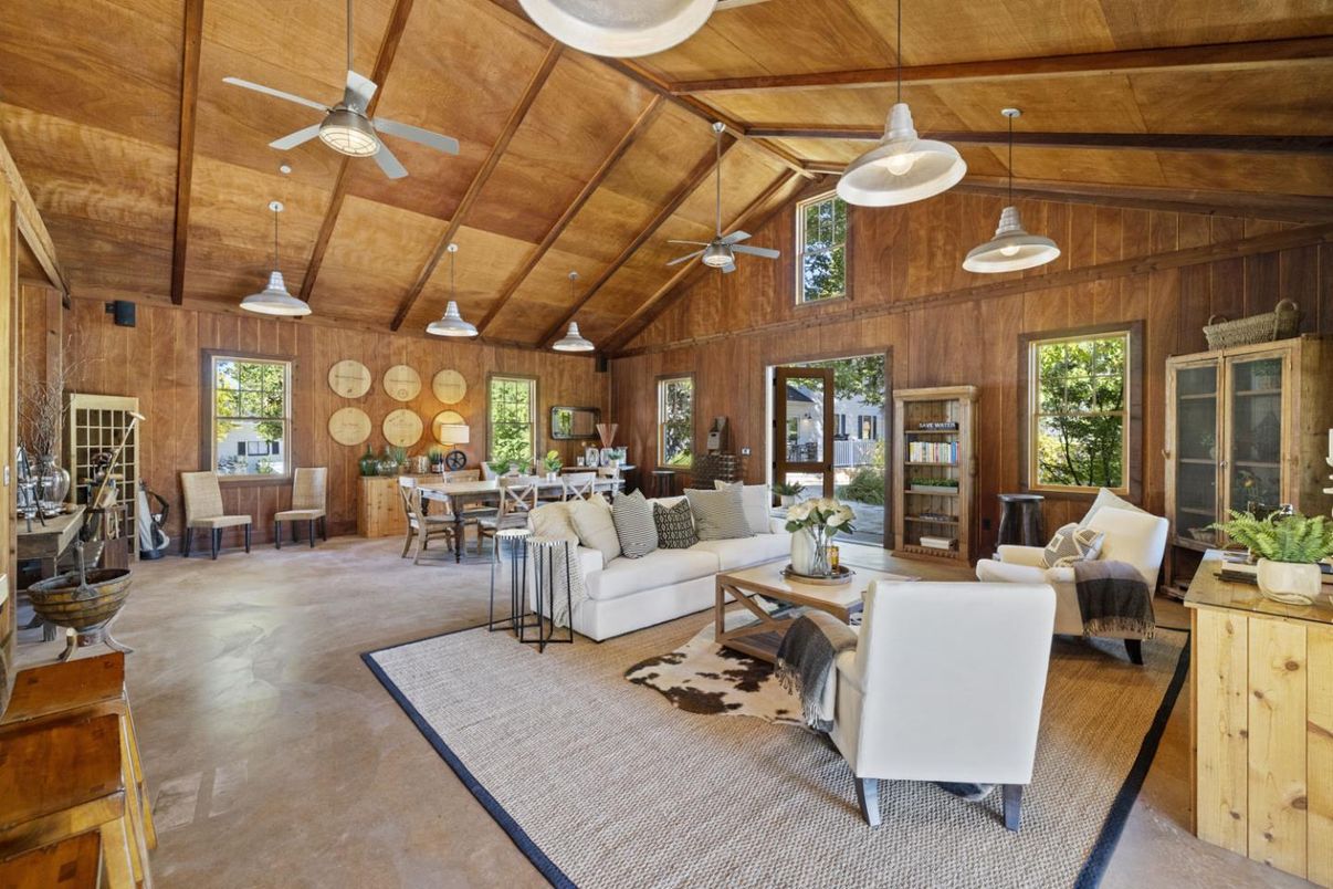 Dining room, Interior, Living room, Pendant Lights, Wooden Beams, Wooden Ceilings, Wooden Walls