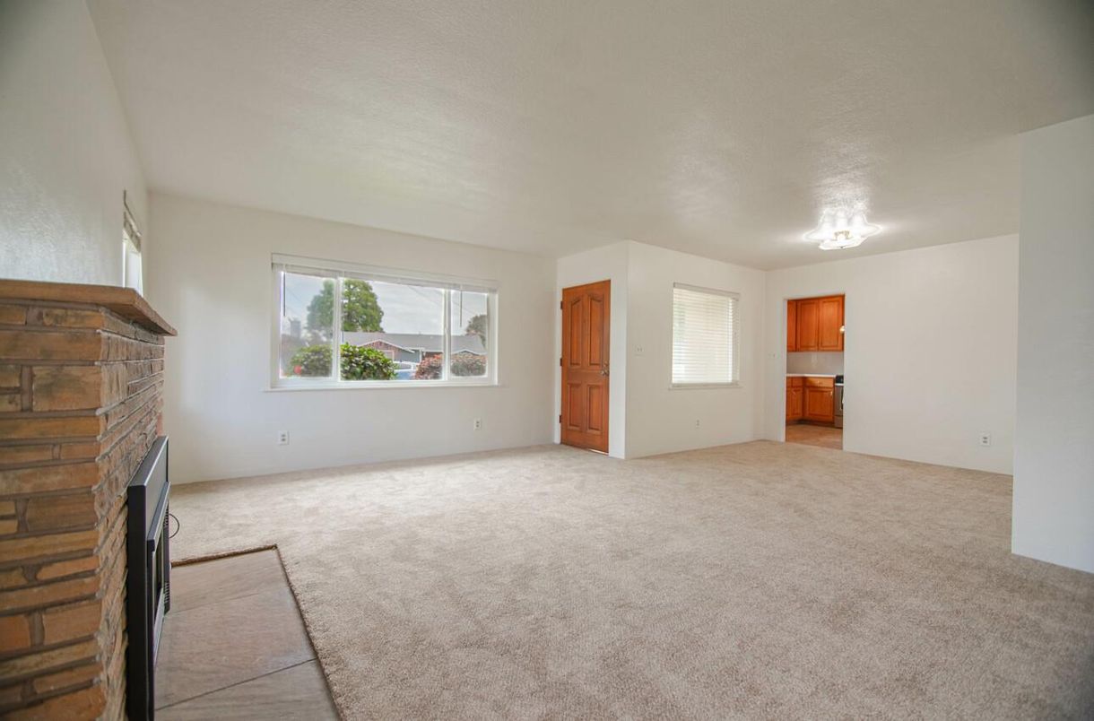 Empty room, Fireplace, Interior