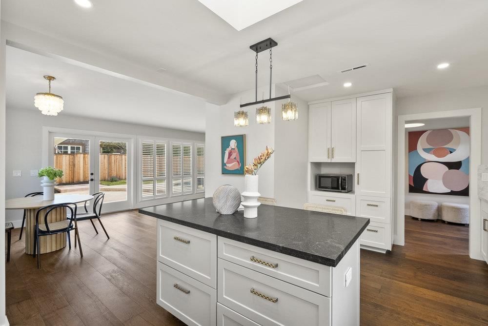 Chandelier, Dining room, Interior, Kitchen, Pendant Lights, Recessed Lighting, Wood Texture Flooring