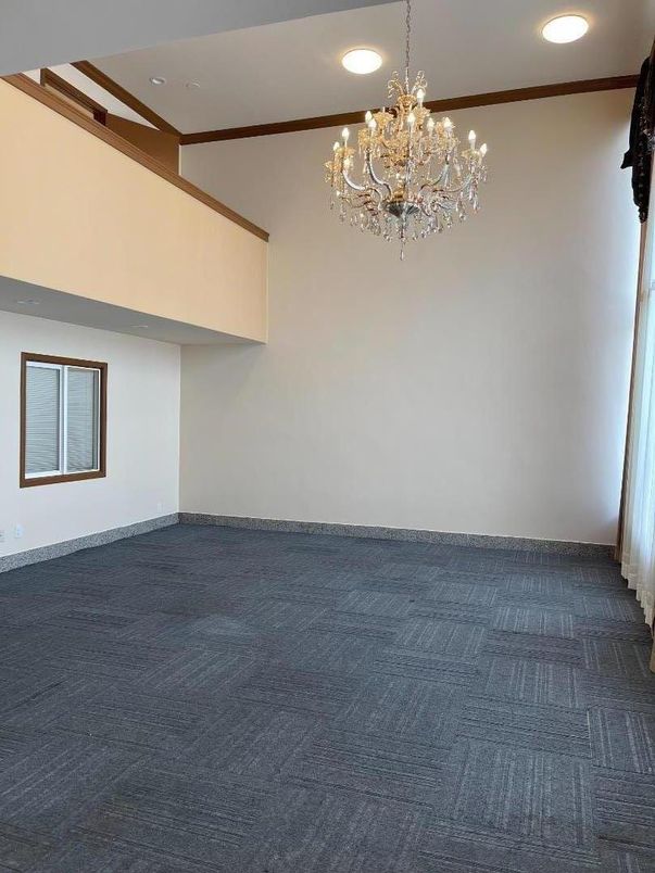 Chandelier, Empty room, Interior, Recessed Lighting